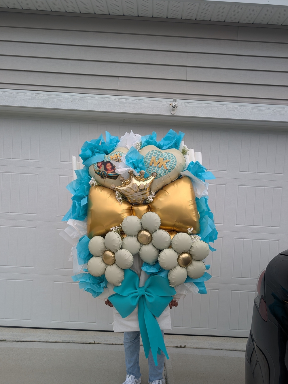 Turquoise & Gold Decorative Balloon Bouquet with Cream Flowers